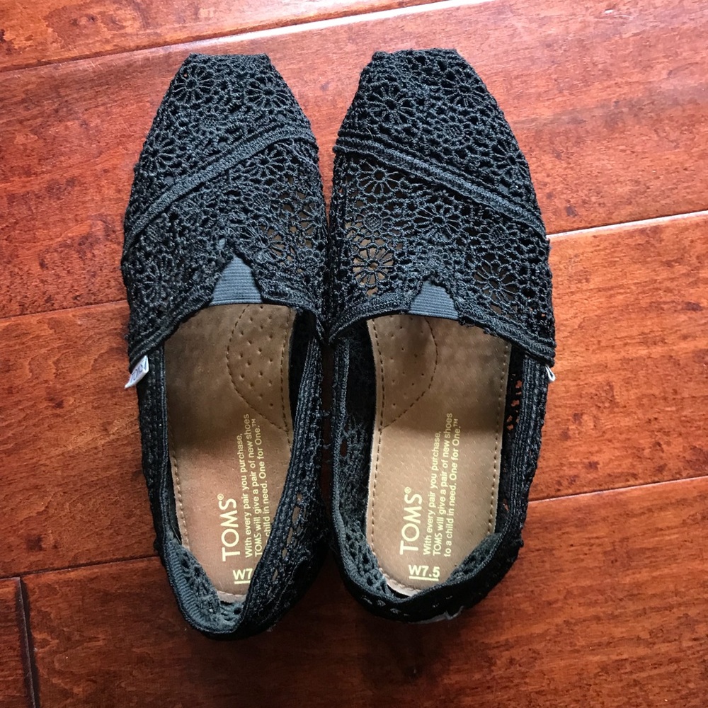 Black crochet Toms 7.5 size
